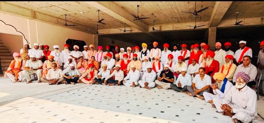 Sant Samaj held an important meeting at Dera Sant Baba Mela Ram Bharomjara